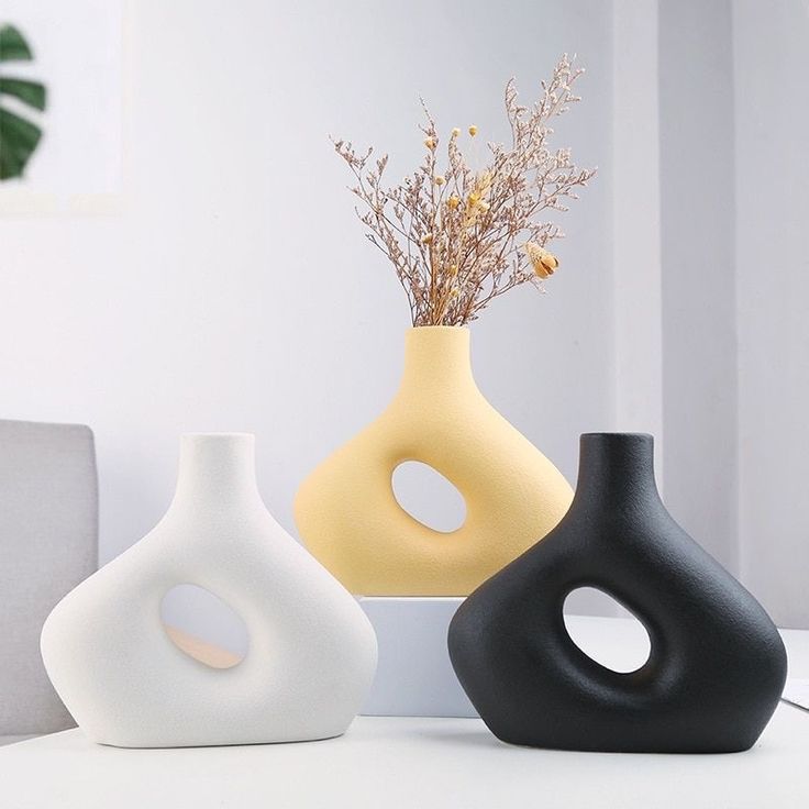 Minimalist Circular Donut Portal Vase